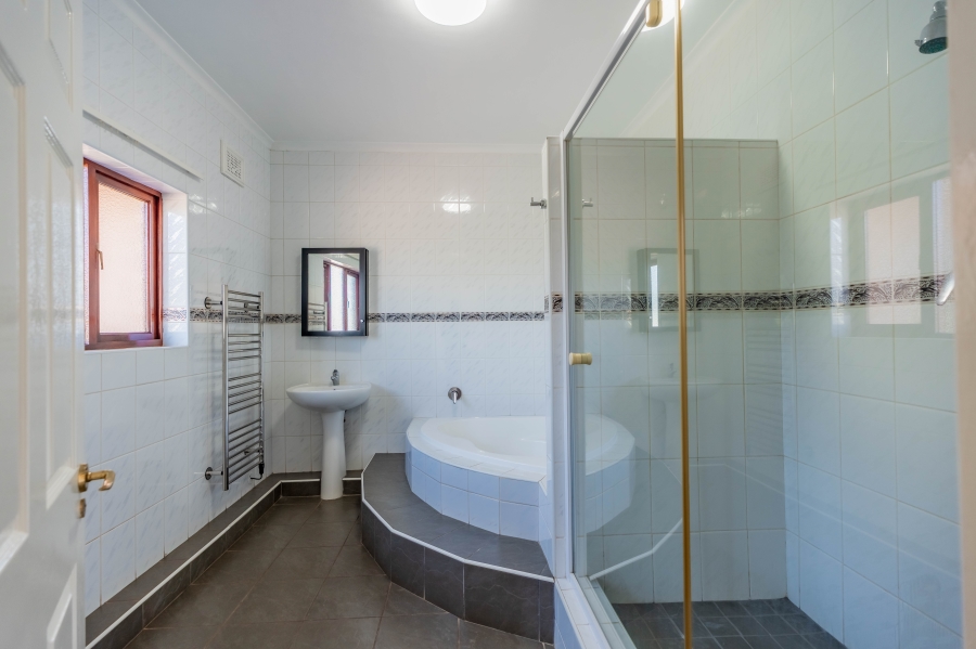 4 Bedroom Property for Sale in Kloof KwaZulu-Natal