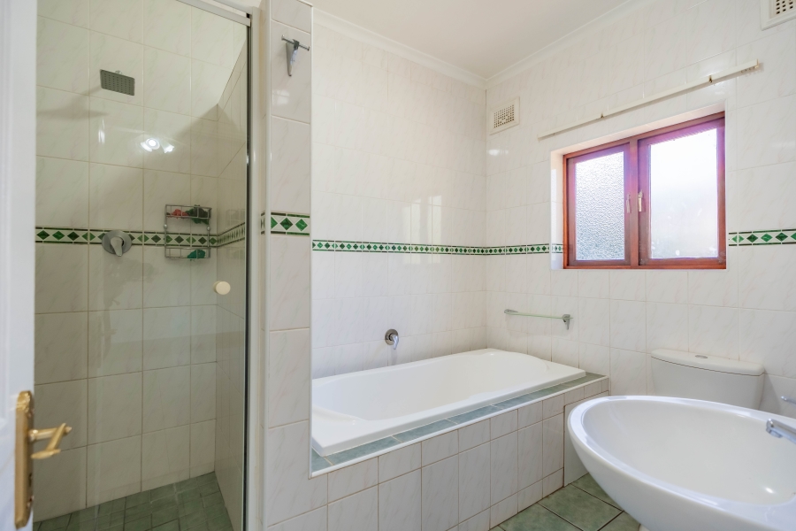 4 Bedroom Property for Sale in Kloof KwaZulu-Natal