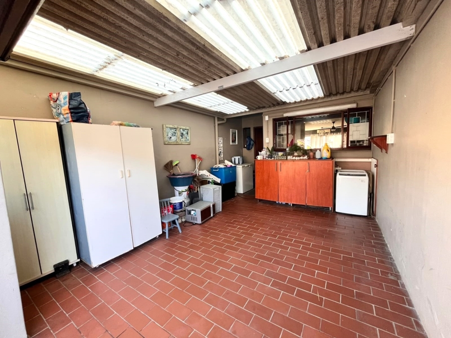 2 Bedroom Property for Sale in Brighton Beach KwaZulu-Natal