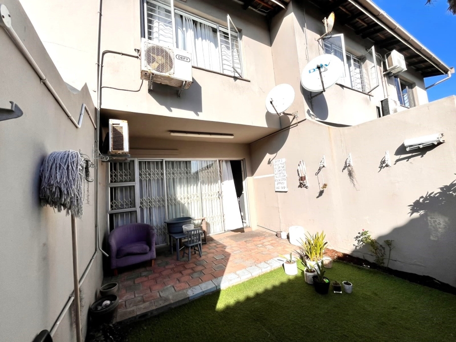 2 Bedroom Property for Sale in Brighton Beach KwaZulu-Natal