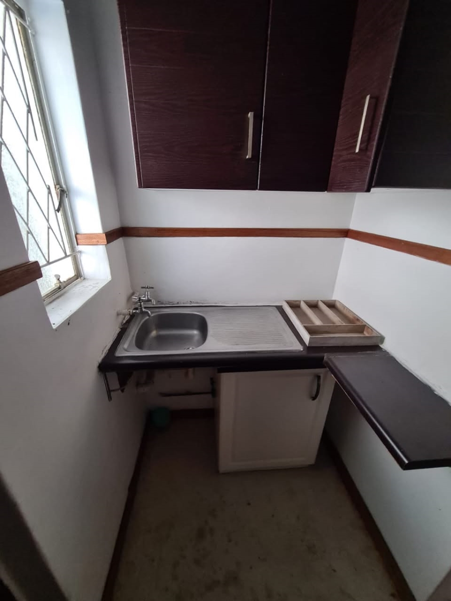 1 Bedroom Property for Sale in Essenwood KwaZulu-Natal