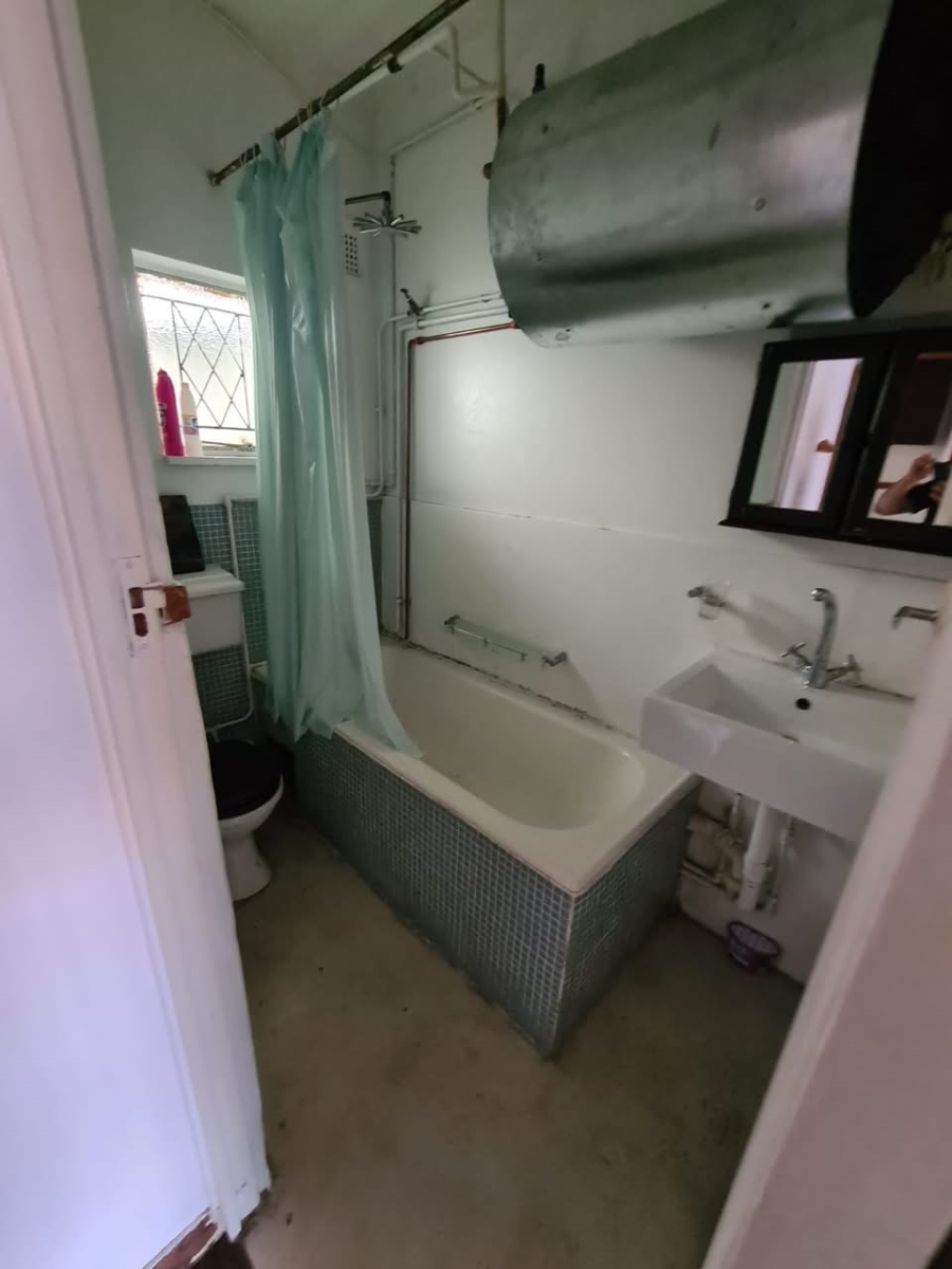 1 Bedroom Property for Sale in Essenwood KwaZulu-Natal