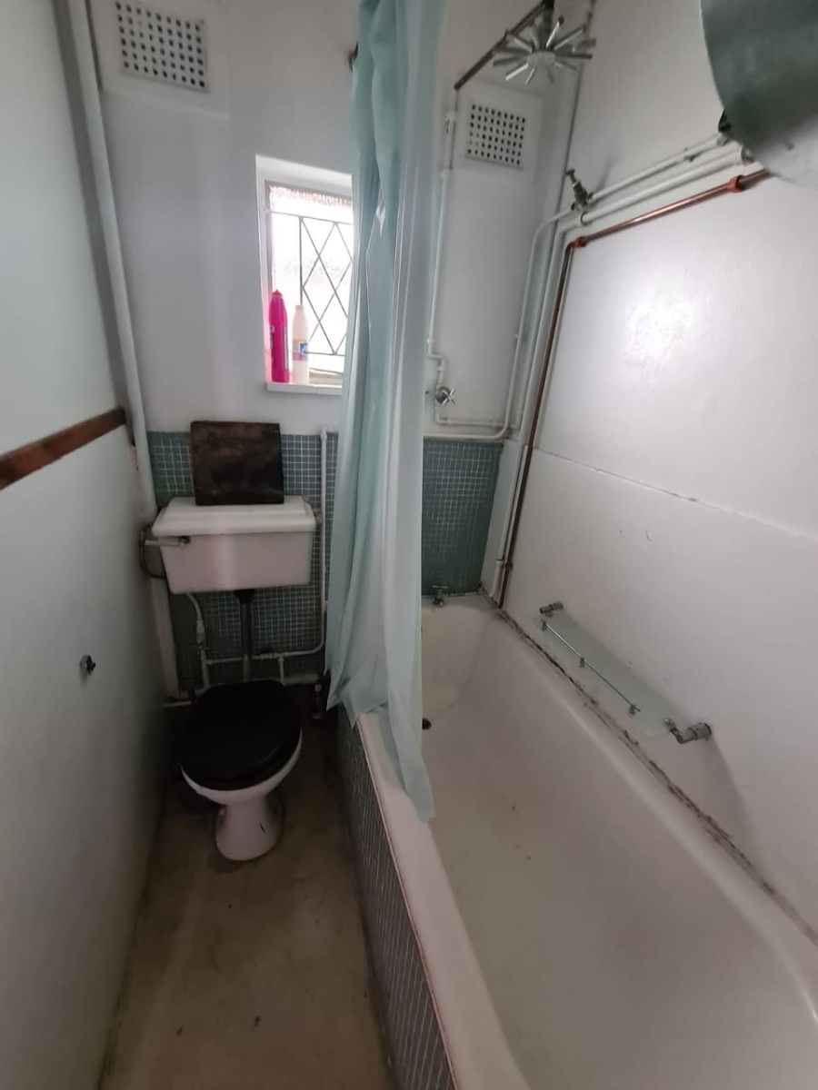 1 Bedroom Property for Sale in Essenwood KwaZulu-Natal