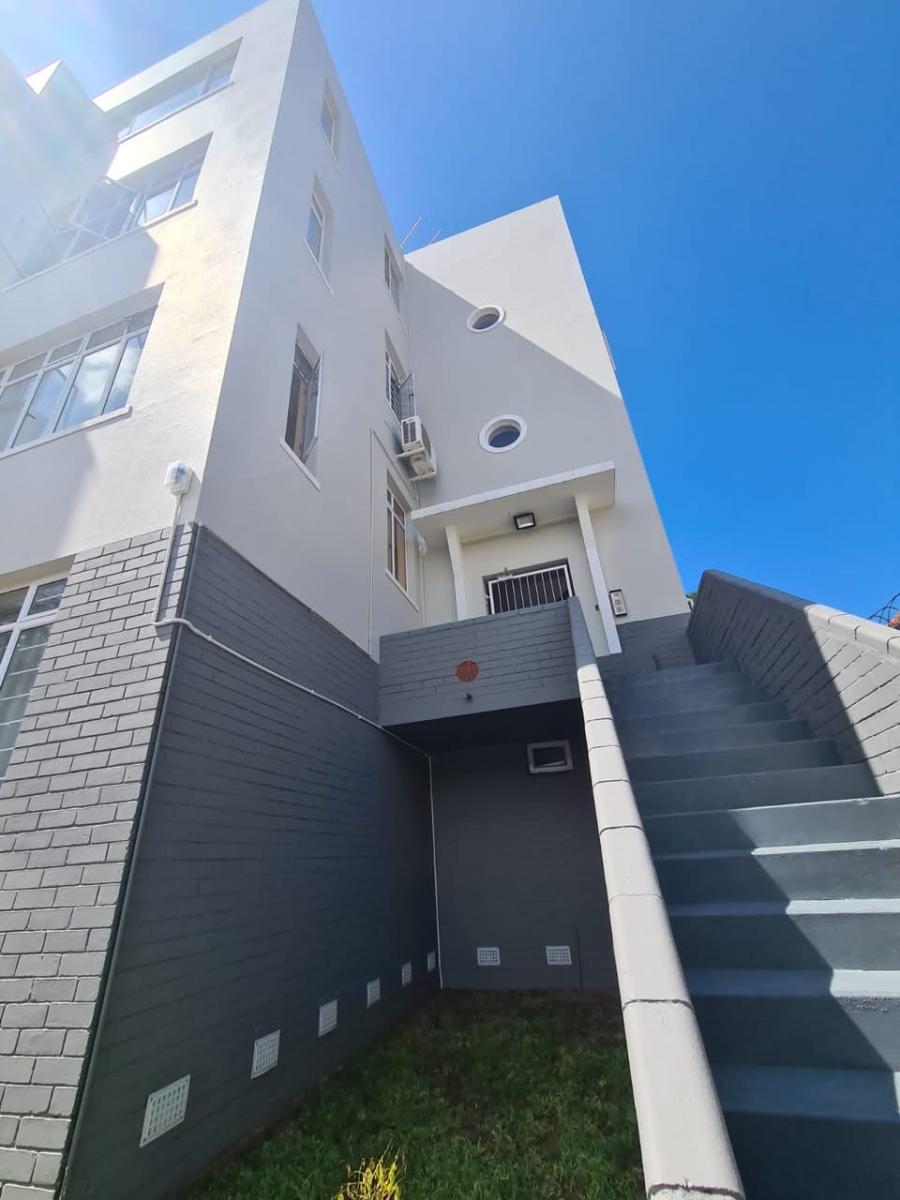 1 Bedroom Property for Sale in Essenwood KwaZulu-Natal