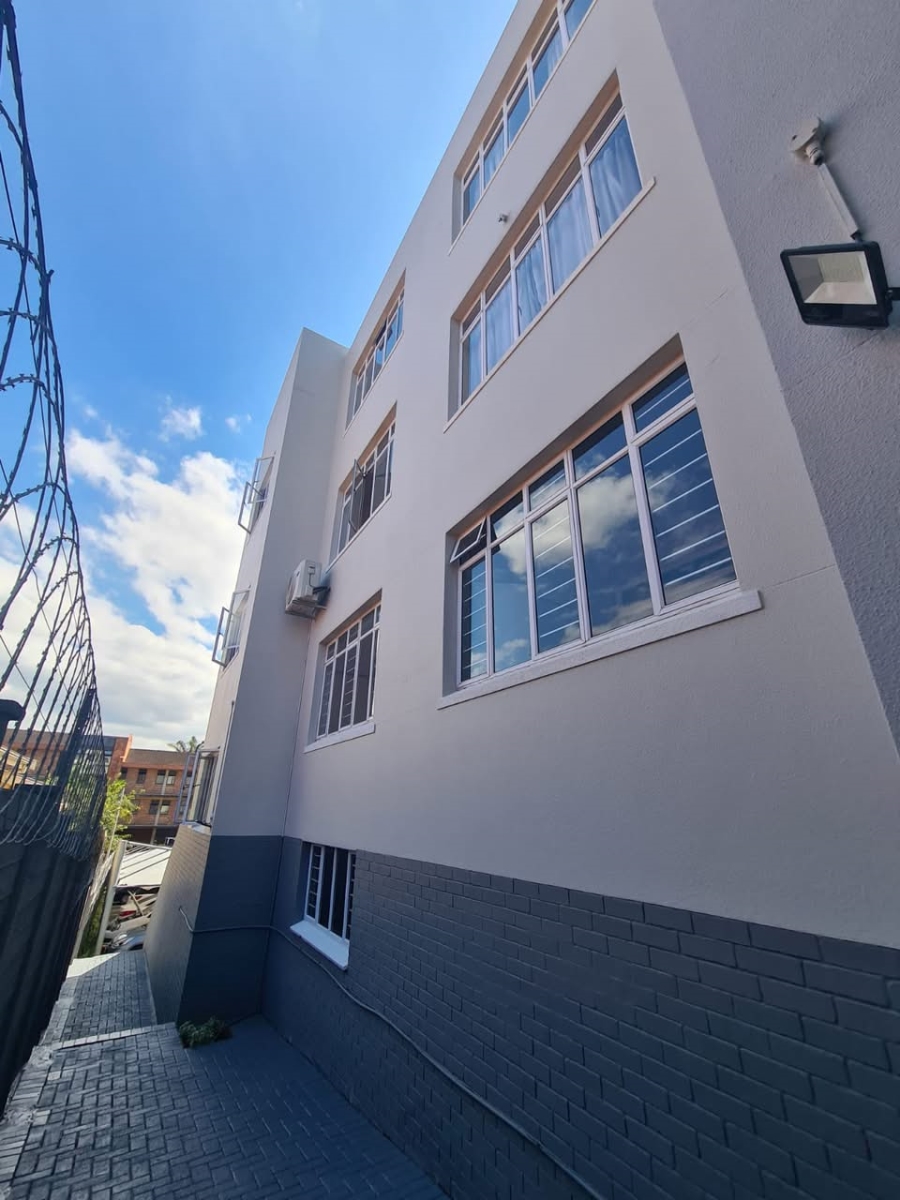 1 Bedroom Property for Sale in Essenwood KwaZulu-Natal