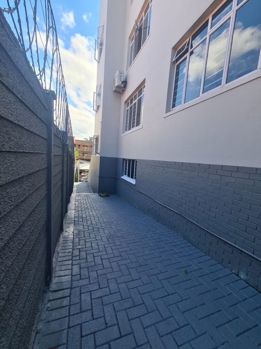 1 Bedroom Property for Sale in Essenwood KwaZulu-Natal