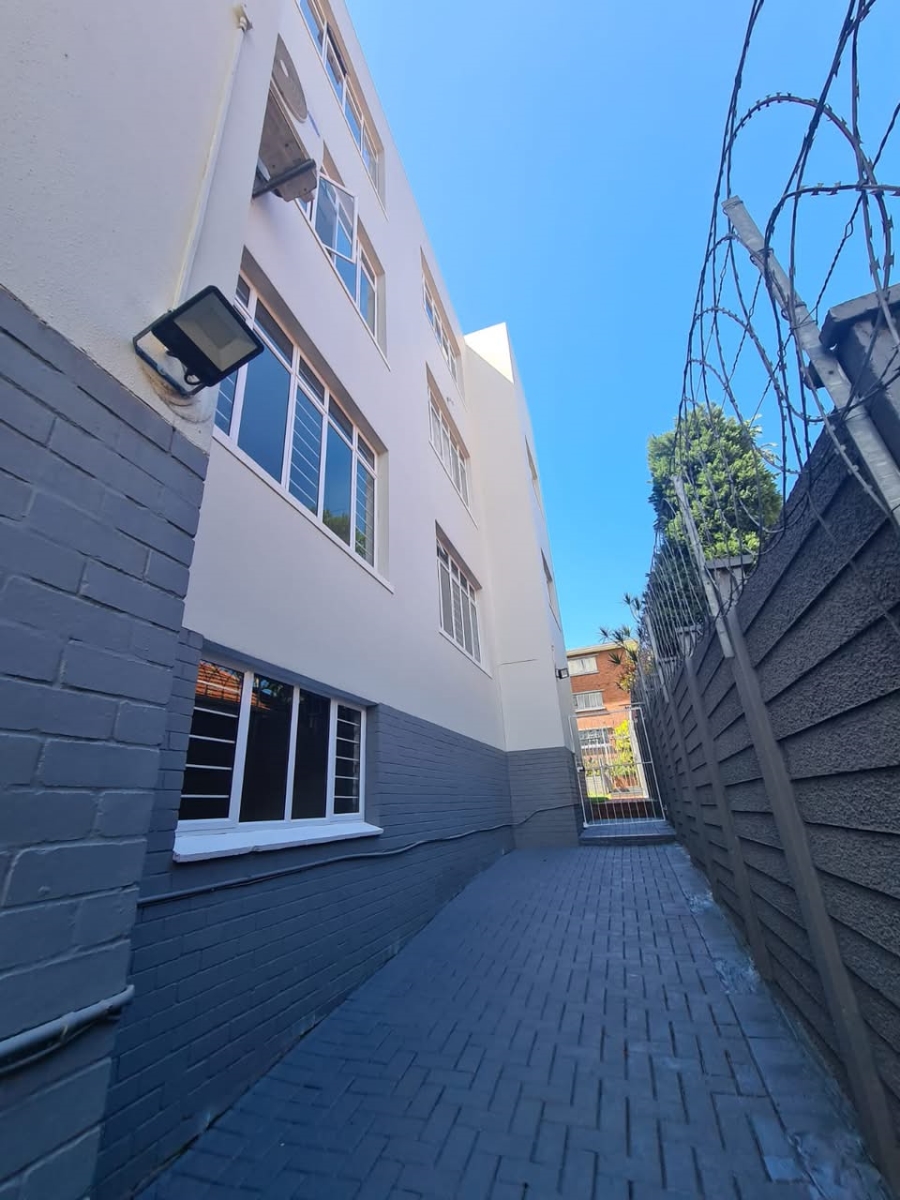1 Bedroom Property for Sale in Essenwood KwaZulu-Natal