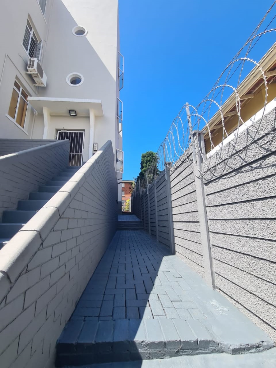 1 Bedroom Property for Sale in Essenwood KwaZulu-Natal
