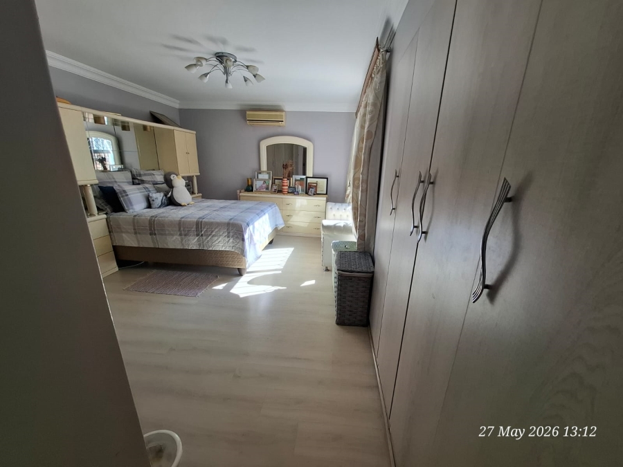 5 Bedroom Property for Sale in Amiel Park KwaZulu-Natal