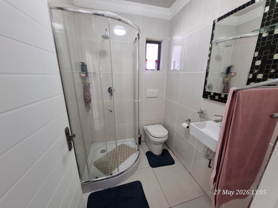 5 Bedroom Property for Sale in Amiel Park KwaZulu-Natal