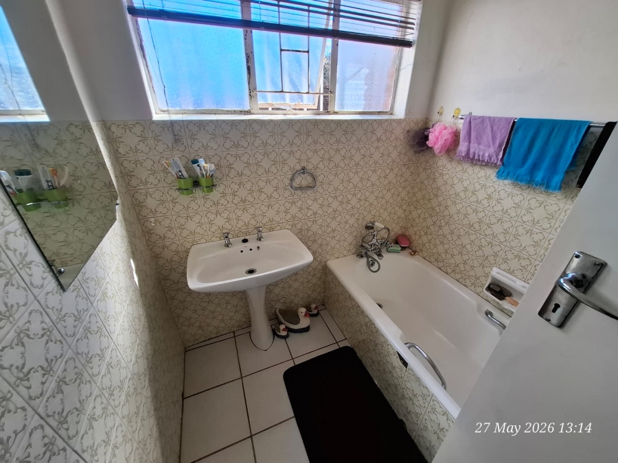 5 Bedroom Property for Sale in Amiel Park KwaZulu-Natal