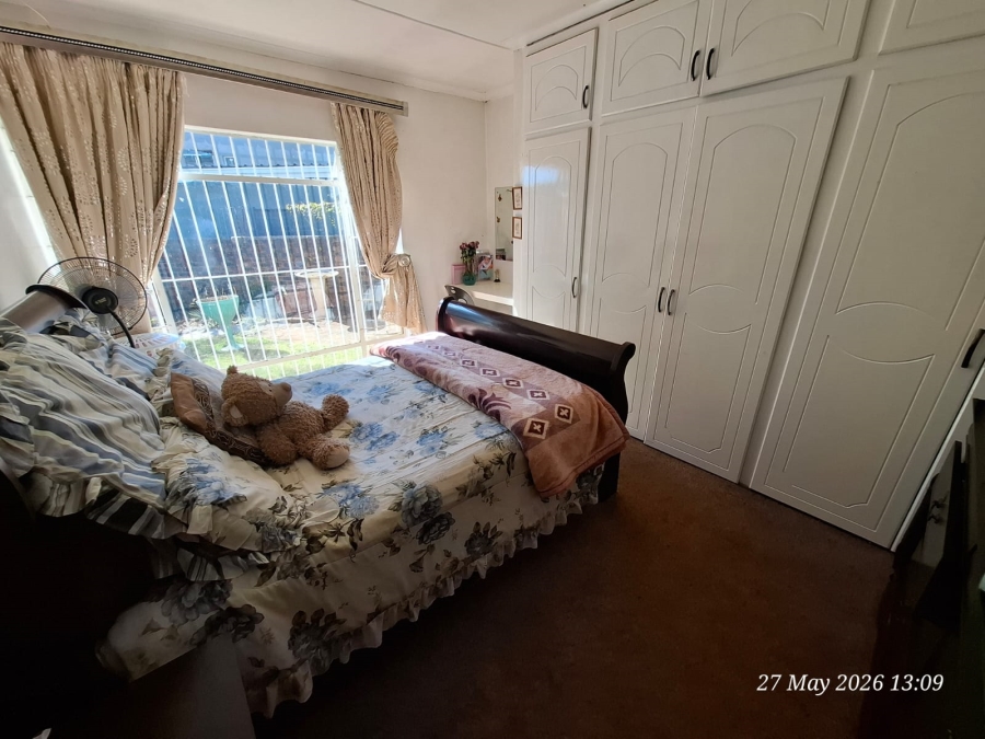 5 Bedroom Property for Sale in Amiel Park KwaZulu-Natal