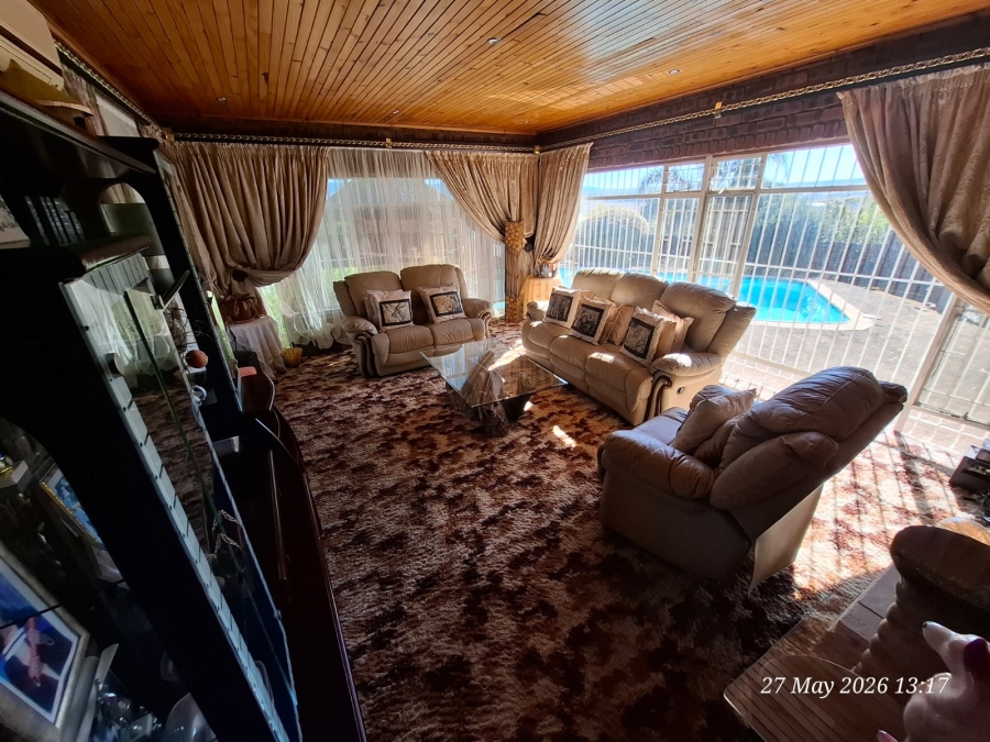 5 Bedroom Property for Sale in Amiel Park KwaZulu-Natal