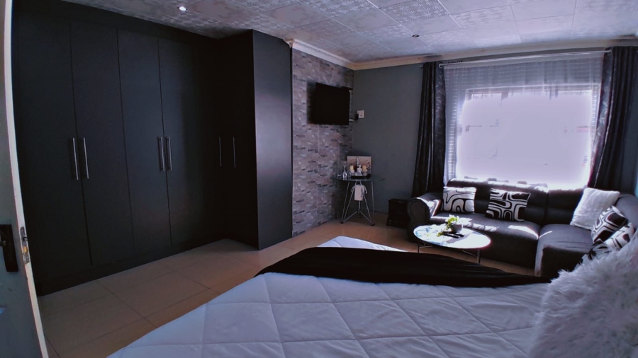 5 Bedroom Property for Sale in Hazelmere KwaZulu-Natal