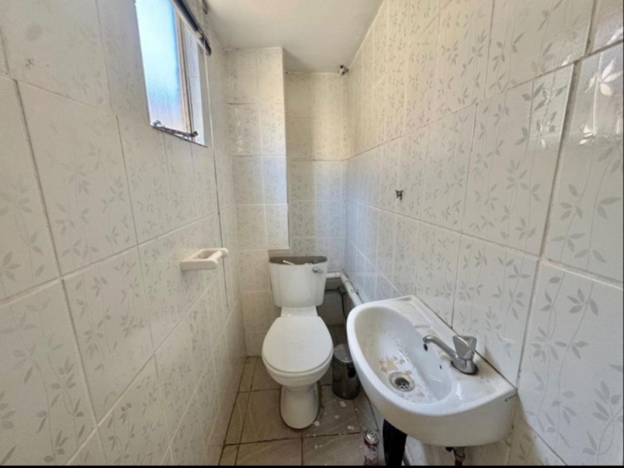 To Let Commercial Property for Rent in Bulwer KwaZulu-Natal
