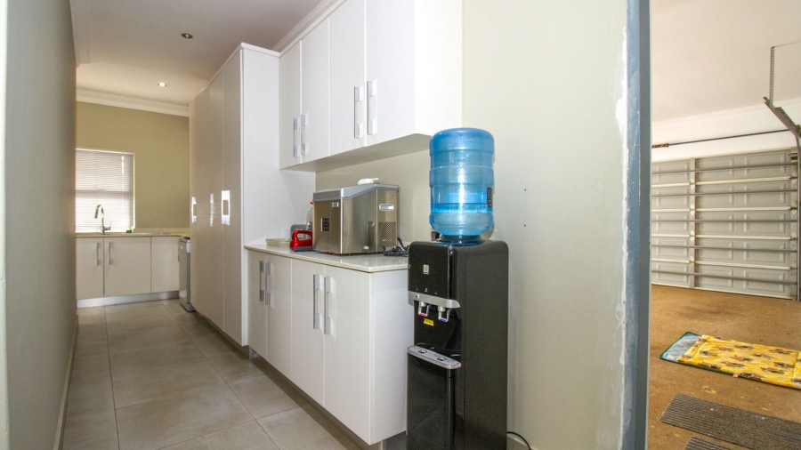 4 Bedroom Property for Sale in Winston Park KwaZulu-Natal