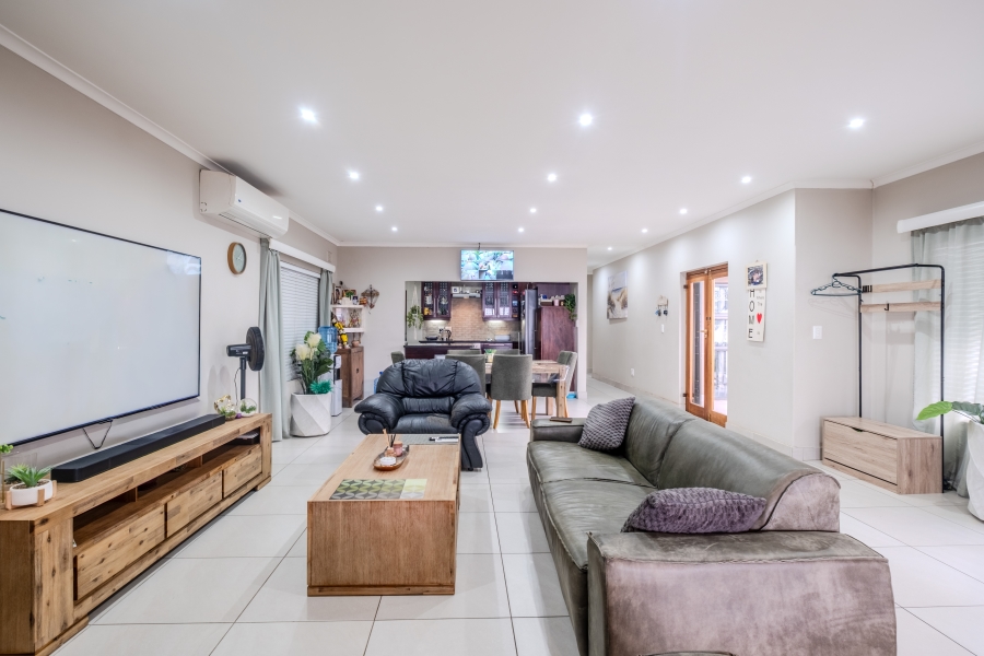 6 Bedroom Property for Sale in Glen Ashley KwaZulu-Natal