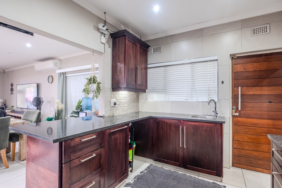 6 Bedroom Property for Sale in Glen Ashley KwaZulu-Natal