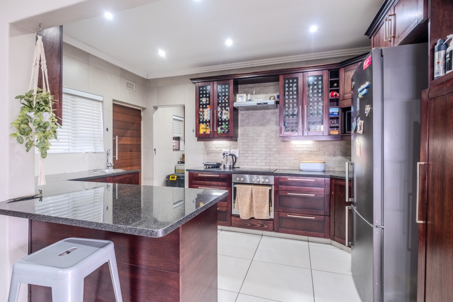 6 Bedroom Property for Sale in Glen Ashley KwaZulu-Natal