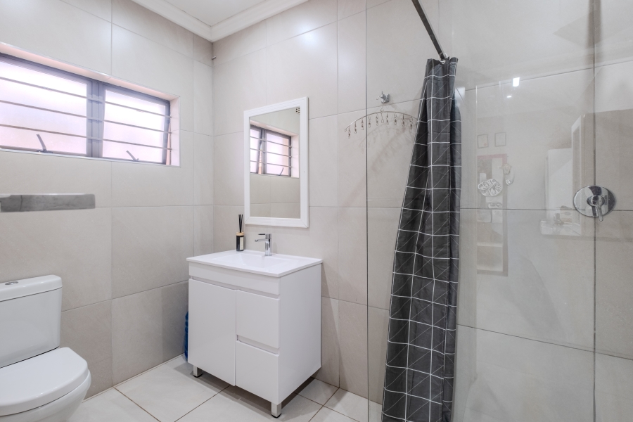 6 Bedroom Property for Sale in Glen Ashley KwaZulu-Natal