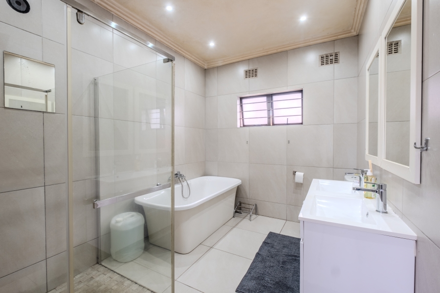 6 Bedroom Property for Sale in Glen Ashley KwaZulu-Natal