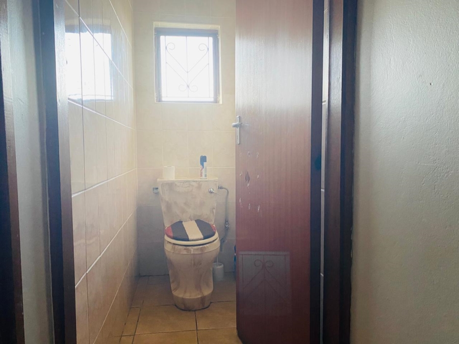 5 Bedroom Property for Sale in Reservoir Hills KwaZulu-Natal