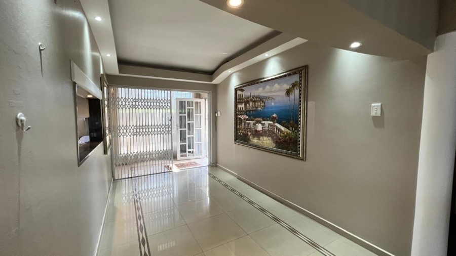 5 Bedroom Property for Sale in Brighton Beach KwaZulu-Natal