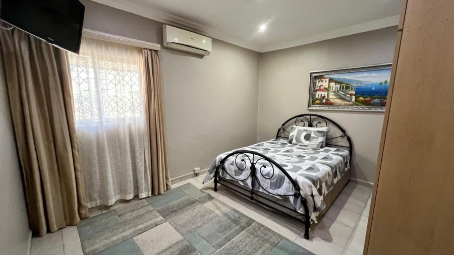 5 Bedroom Property for Sale in Brighton Beach KwaZulu-Natal