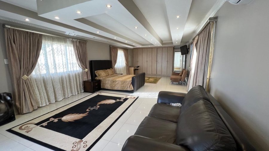5 Bedroom Property for Sale in Brighton Beach KwaZulu-Natal