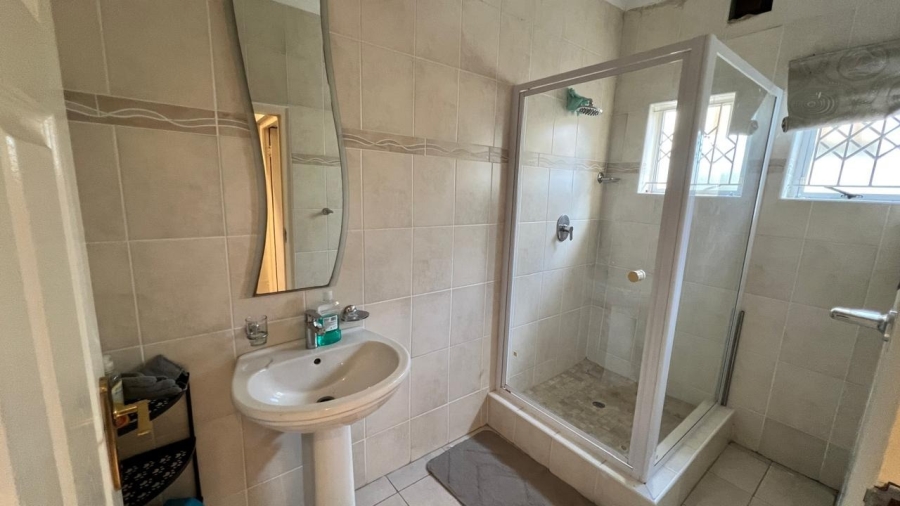 5 Bedroom Property for Sale in Brighton Beach KwaZulu-Natal