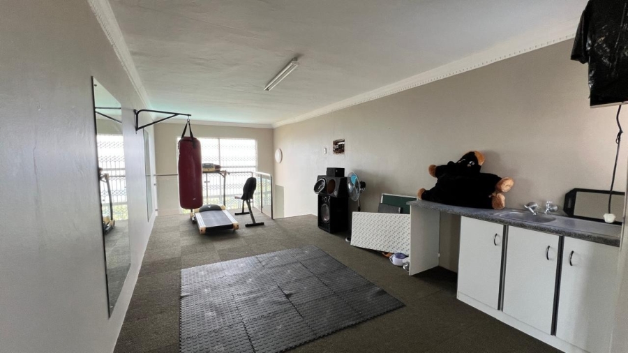 5 Bedroom Property for Sale in Brighton Beach KwaZulu-Natal