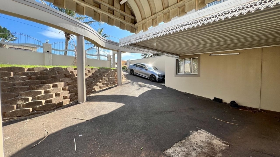 5 Bedroom Property for Sale in Brighton Beach KwaZulu-Natal
