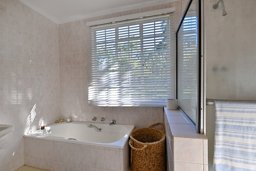 5 Bedroom Property for Sale in Shakaskraal KwaZulu-Natal
