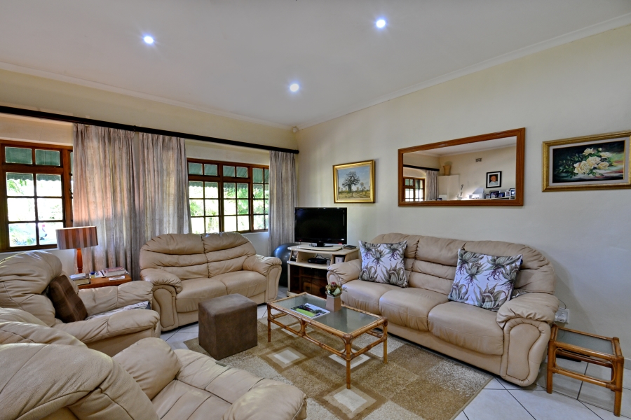 5 Bedroom Property for Sale in Shakaskraal KwaZulu-Natal