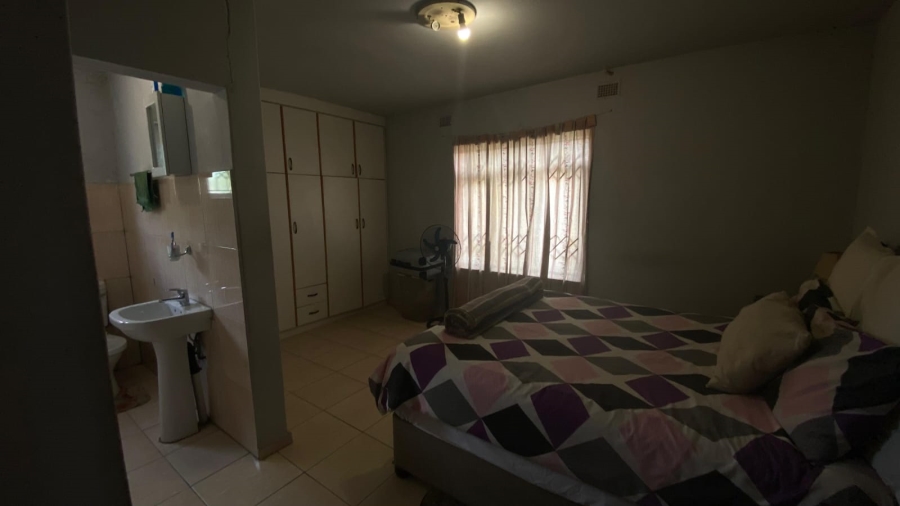 3 Bedroom Property for Sale in Umlazi KwaZulu-Natal
