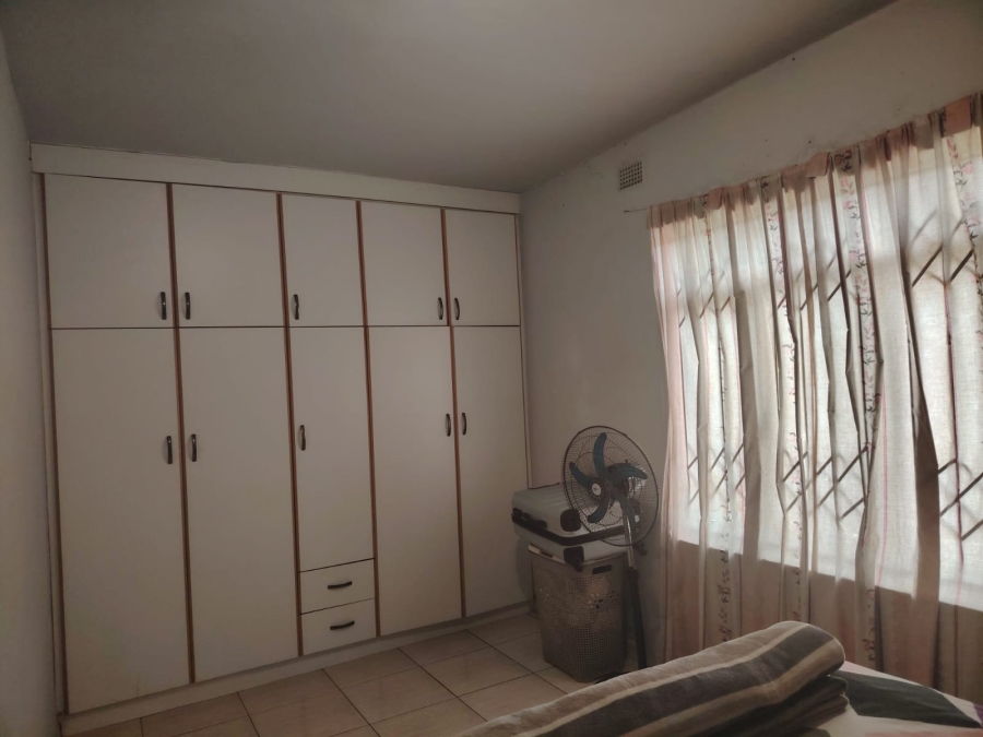 3 Bedroom Property for Sale in Umlazi KwaZulu-Natal
