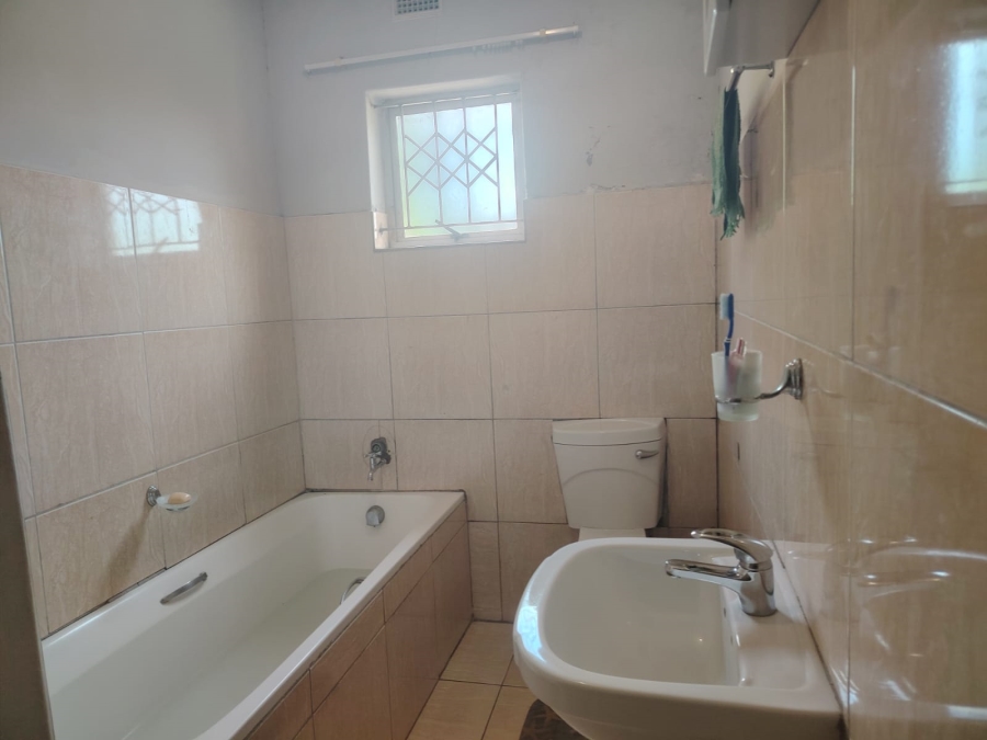 3 Bedroom Property for Sale in Umlazi KwaZulu-Natal