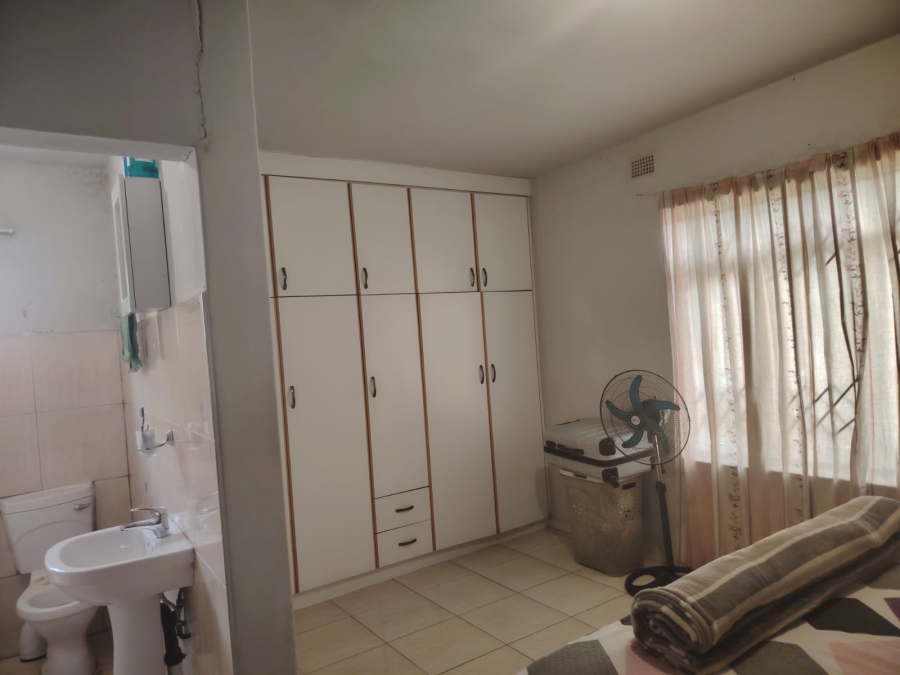3 Bedroom Property for Sale in Umlazi KwaZulu-Natal