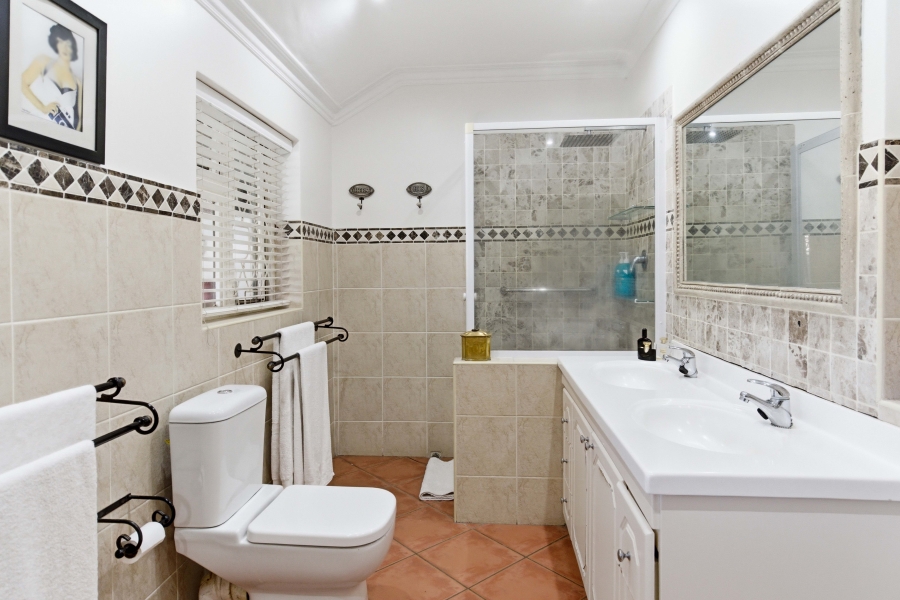 5 Bedroom Property for Sale in Kloof KwaZulu-Natal