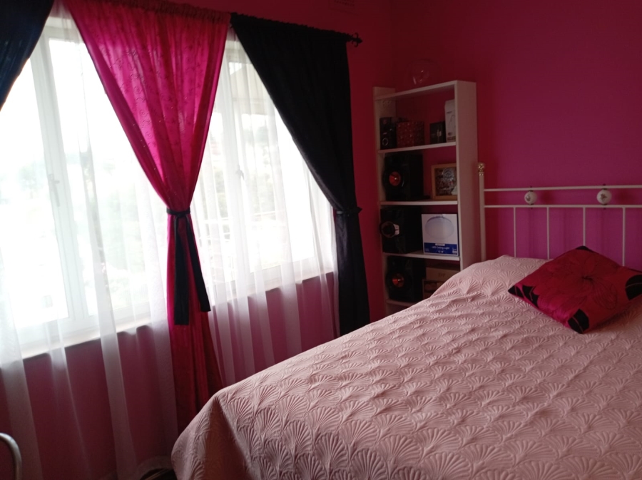 5 Bedroom Property for Sale in Isipingo Hills KwaZulu-Natal