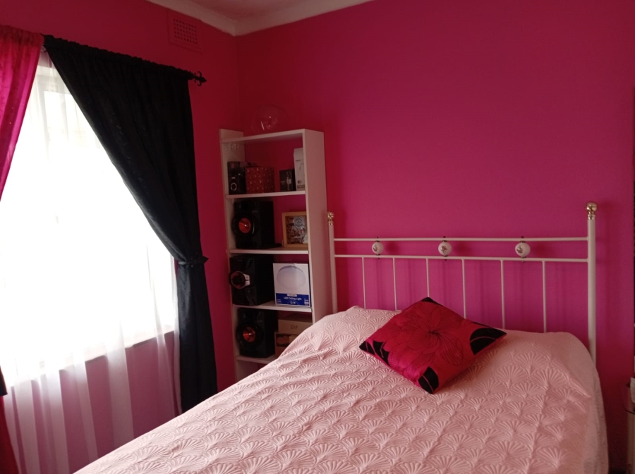 5 Bedroom Property for Sale in Isipingo Hills KwaZulu-Natal