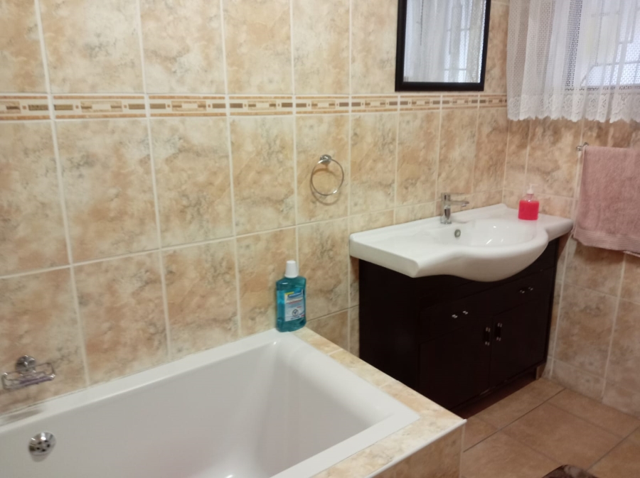 5 Bedroom Property for Sale in Isipingo Hills KwaZulu-Natal