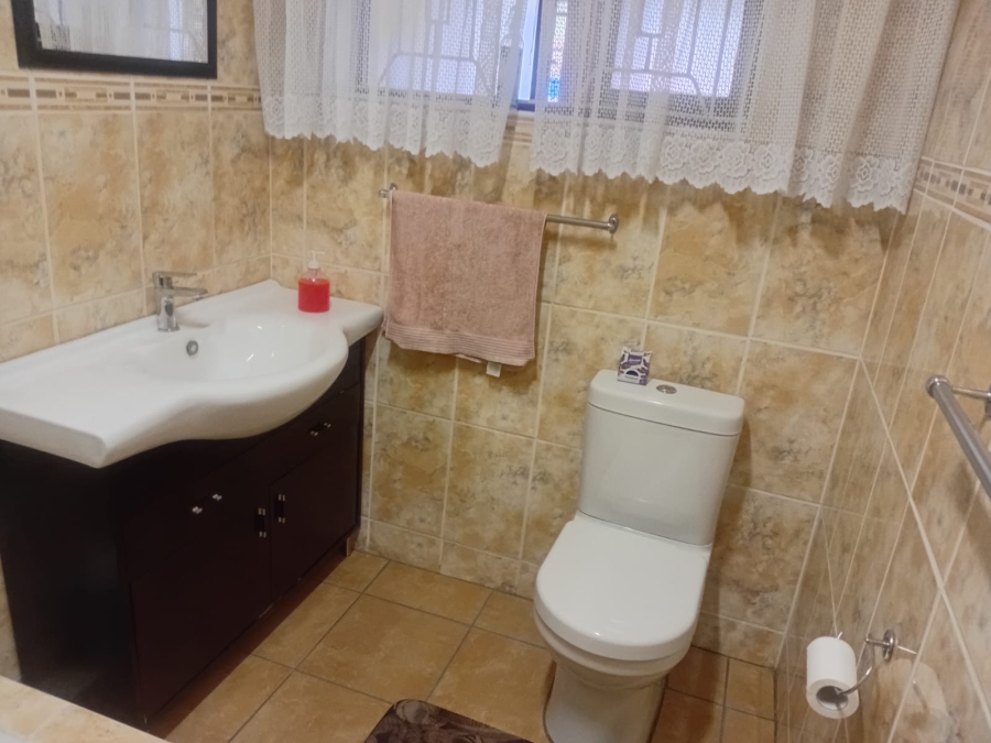 5 Bedroom Property for Sale in Isipingo Hills KwaZulu-Natal