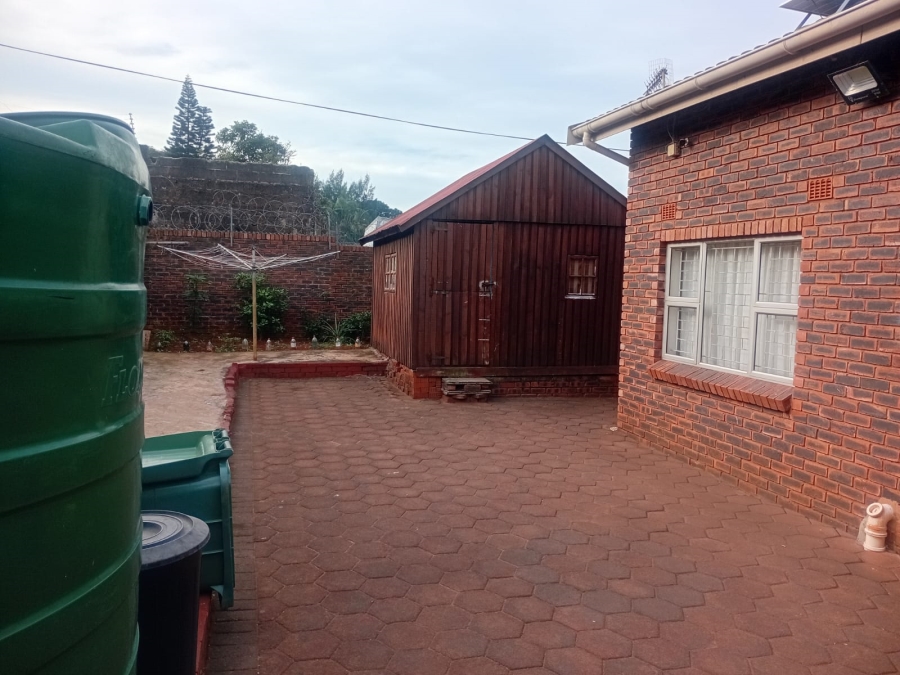 5 Bedroom Property for Sale in Isipingo Hills KwaZulu-Natal