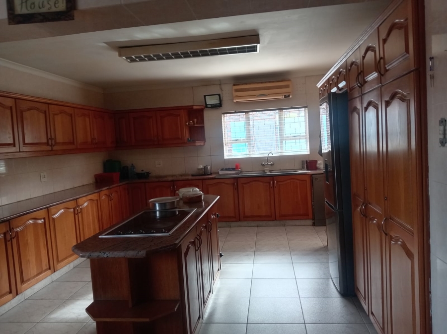 5 Bedroom Property for Sale in Isipingo Hills KwaZulu-Natal