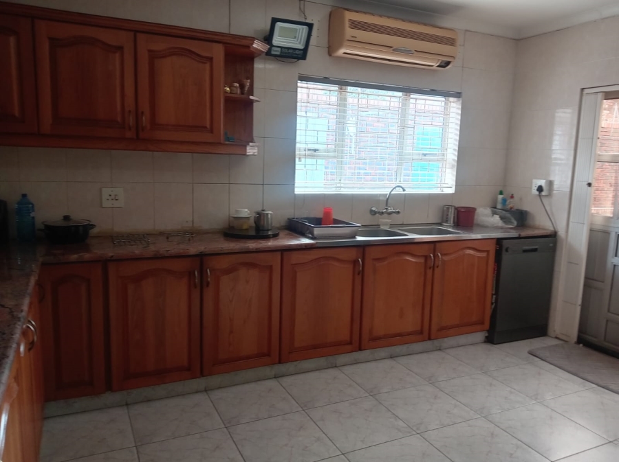 5 Bedroom Property for Sale in Isipingo Hills KwaZulu-Natal
