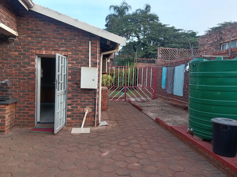 5 Bedroom Property for Sale in Isipingo Hills KwaZulu-Natal
