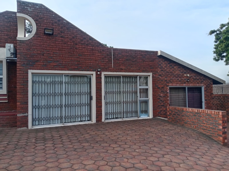 5 Bedroom Property for Sale in Isipingo Hills KwaZulu-Natal