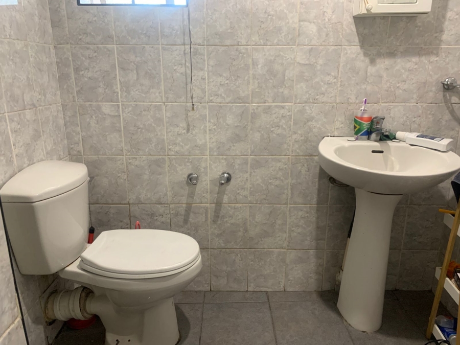 1 Bedroom Property for Sale in Scottsville KwaZulu-Natal