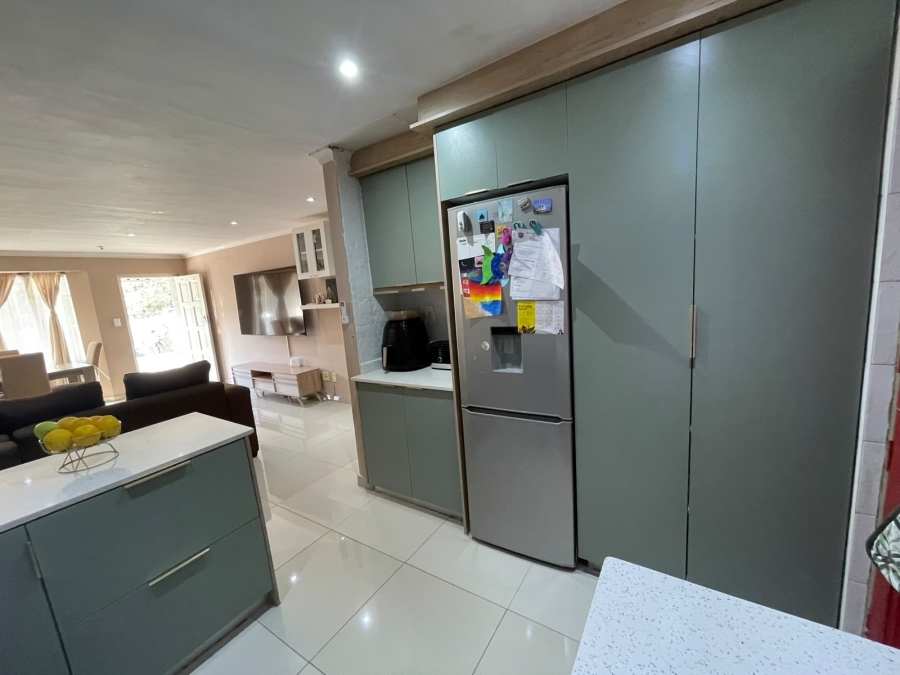 2 Bedroom Property for Sale in Sherwood KwaZulu-Natal